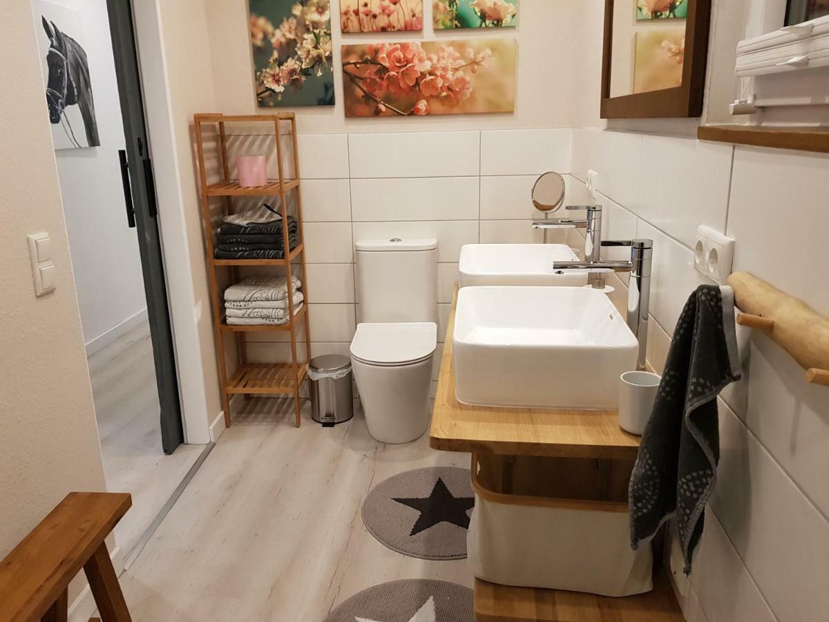 Große, helle Ferienwohnung mit 2 Balkonen auf dem Bauernhof in der Lüneburger Heide Oetzen Exterior foto